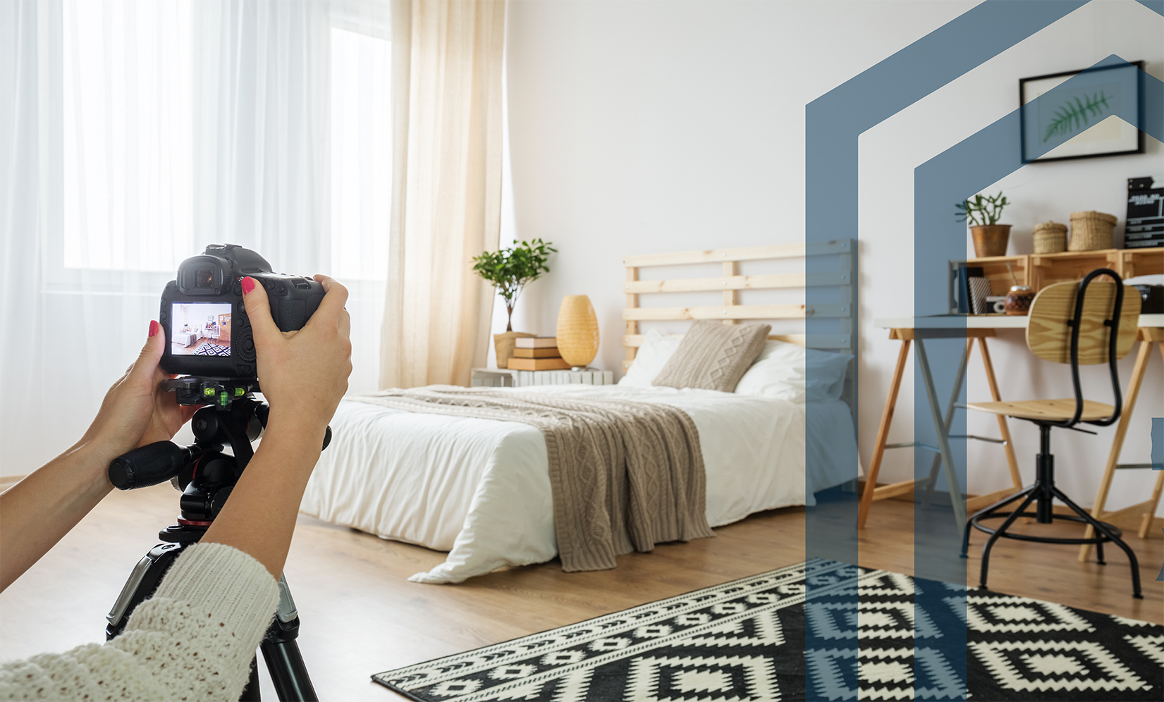 Fotografin macht professionelle Exposéfotos in hochwertiger Wohnung